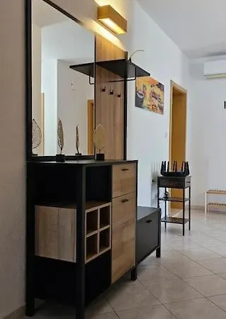 アパート 4-bedroom Family Paradise With View トロギール